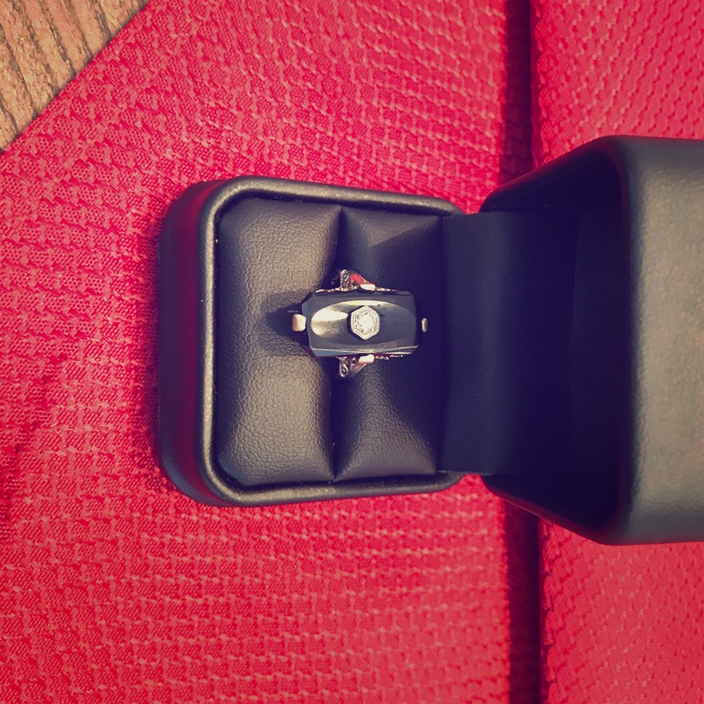 Vintage 10kt. YG Ladies Black Onyx Ring